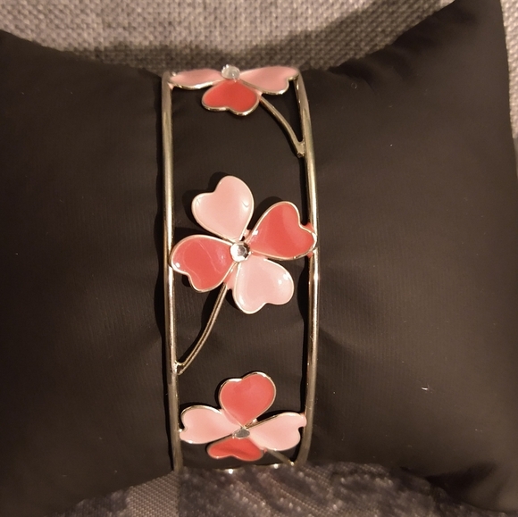 Floral pink and silver wire cuff bracelet - Picture 3 of 16